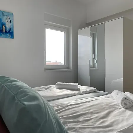Sea View Apartment *